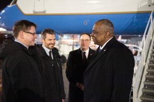  Į  Lietuvą  oficialaus vizito atvyko JAV gynybos sekretorius Ll. Austinas