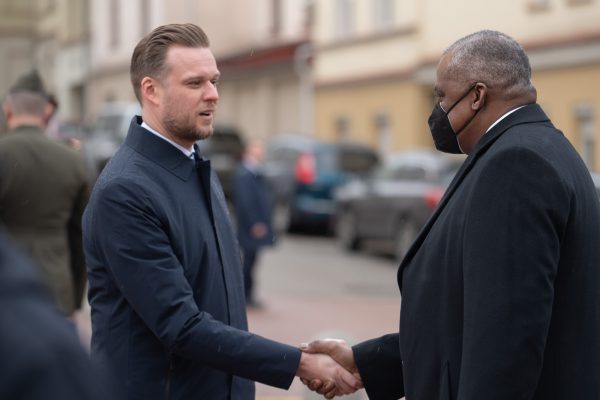  Vilniuje apsilankęs JAV gynybos sekretorius Ll. Austinas: noriu, kad visi Lietuvoje, Latvijoje ir Estijoje žinotų – JAV tvirtai stovi išvien su savo sąjungininkais