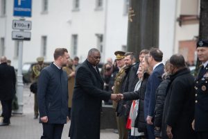  Vilniuje apsilankęs JAV gynybos sekretorius Ll. Austinas: noriu, kad visi Lietuvoje, Latvijoje ir Estijoje žinotų – JAV tvirtai stovi išvien su savo sąjungininkais