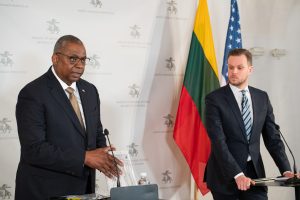  Vilniuje apsilankęs JAV gynybos sekretorius Ll. Austinas: noriu, kad visi Lietuvoje, Latvijoje ir Estijoje žinotų – JAV tvirtai stovi išvien su savo sąjungininkais