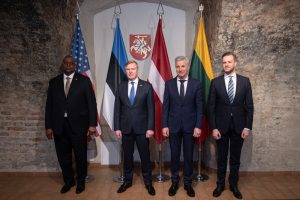  Vilniuje apsilankęs JAV gynybos sekretorius Ll. Austinas: noriu, kad visi Lietuvoje, Latvijoje ir Estijoje žinotų – JAV tvirtai stovi išvien su savo sąjungininkais