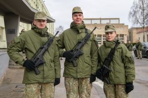  Karo akademijoje prisiekė Jaunesniųjų karininkų vadų mokymų klausytojai