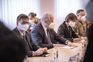  Su Vokietijos gynybos ministre susitikęs A. Anušauskas: papildomi NATO pajėgumai Lietuvoje gali būti dislokuoti labai operatyviai