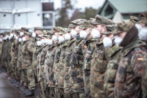  Su Vokietijos gynybos ministre susitikęs A. Anušauskas: papildomi NATO pajėgumai Lietuvoje gali būti dislokuoti labai operatyviai