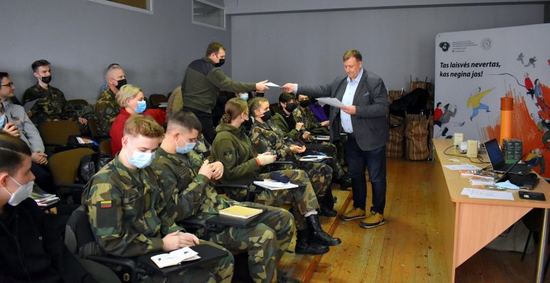 Pajūrio šauliai pagilino žinias tęstiniame pilietinio pasipriešinimo kurse