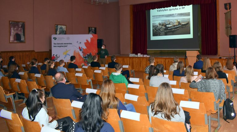 Mokyklų bendruomenės vis dažniau prašo pravesti Pilietinio pasipriešinimo kursą