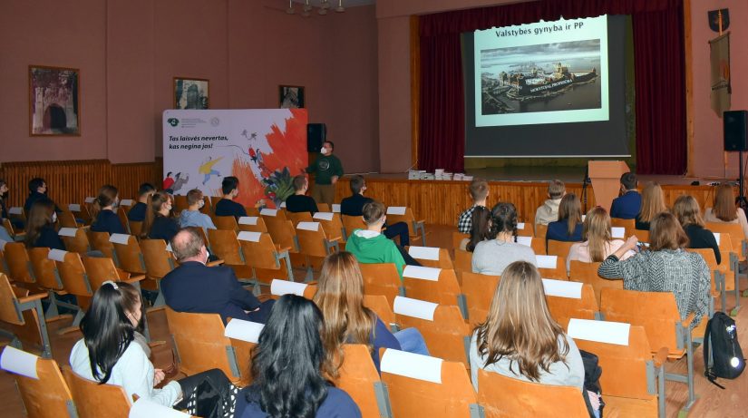 Mokyklų bendruomenės vis dažniau prašo pravesti Pilietinio pasipriešinimo kursą