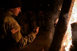  Kariūnai Kovo 11-ąją pasitiko prie Nepriklausomybės laužo