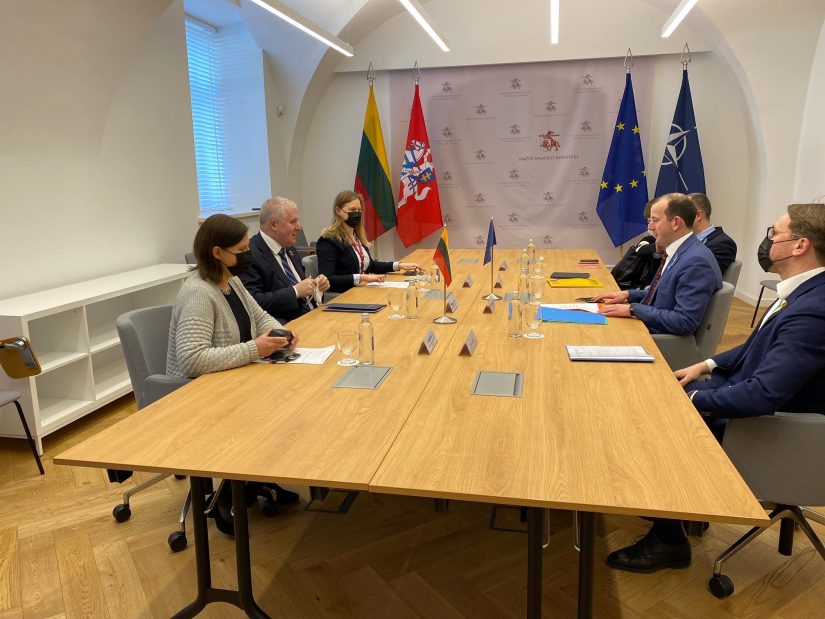 Minister of National Defence A. Anušauskas discussed the role of EU initiatives in supporting Ukraine with European Commissioner V. Sinkevičius