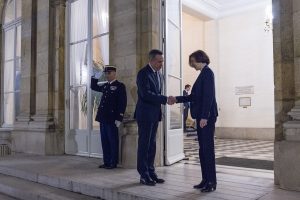  Viceministras V. Semeška su Prancūzijos gynybos ministre aptarė galimą prancūziškos ginkluotės įsigijimą
