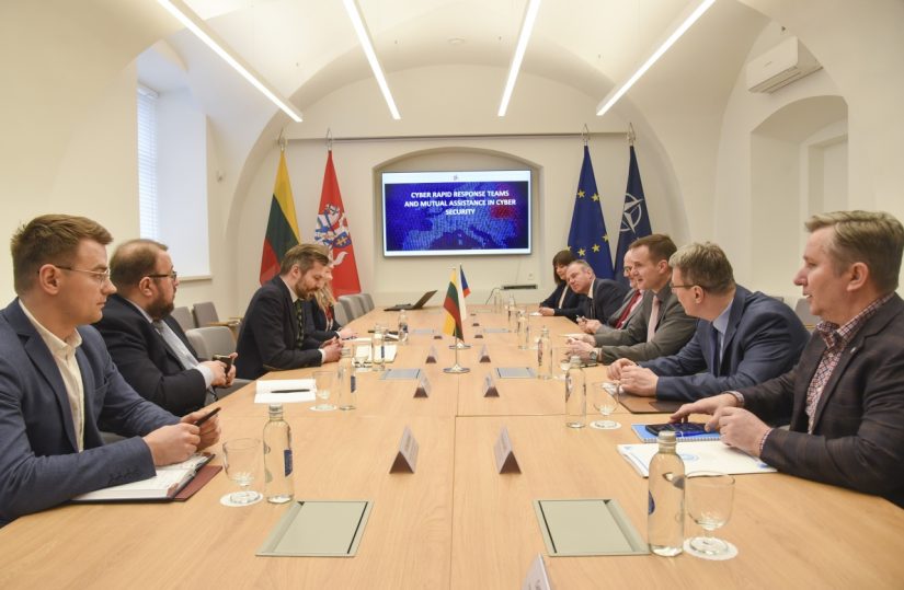 Pasiruošimas pirmininkauti ES tarybai: Čekijos delegacija su Lietuvos atstovais aptarė kibernetinio saugumo politikos prioritetus