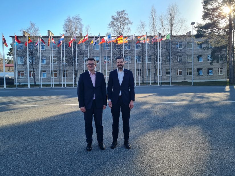 Viceministras M. Abukevičius su kolegomis iš Estijos ir Latvijos aptarė poreikį stiprinti NATO pajėgų buvimą regione