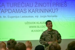 Tarptautinėje studijų parodoje karjerą planuoti padeda Karo akademija