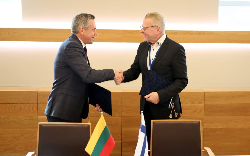 Su Suomijos gynybos ministerija atnaujintas bendradarbiavimo įsigijimų srityje memorandumas