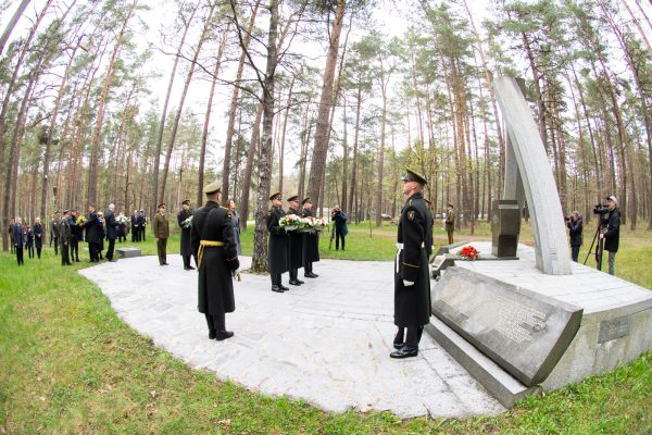 geliu padejimas 2 Krašto apsaugos ministras A. Anušauskas: „Svarbu pagerbti ne tik Antrojo pasaulinio karo aukas, bet ir nuo Rusijos agresijos žūstančius šiandien“