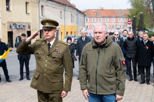 geliu padejimas paneriuose Krašto apsaugos ministras A. Anušauskas: „Svarbu pagerbti ne tik Antrojo pasaulinio karo aukas, bet ir nuo Rusijos agresijos žūstančius šiandien“