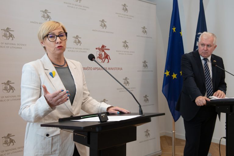  Moksleiviai bus mokomi pilietiškumo ir gynybos įgūdžių