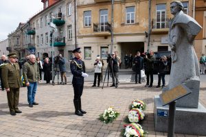 Geliu padejimas Krašto apsaugos ministras A. Anušauskas: „Svarbu pagerbti ne tik Antrojo pasaulinio karo aukas, bet ir nuo Rusijos agresijos žūstančius šiandien“