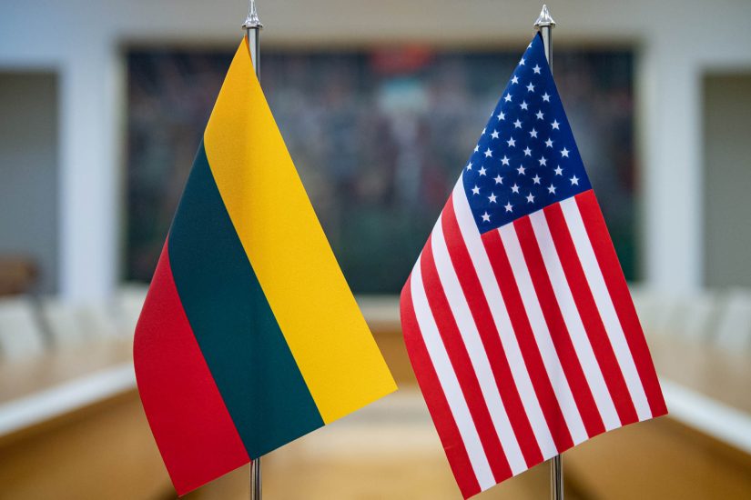 Krašto apsaugos ministerijoje lankysis JAV sausumos pajėgų sekretorė