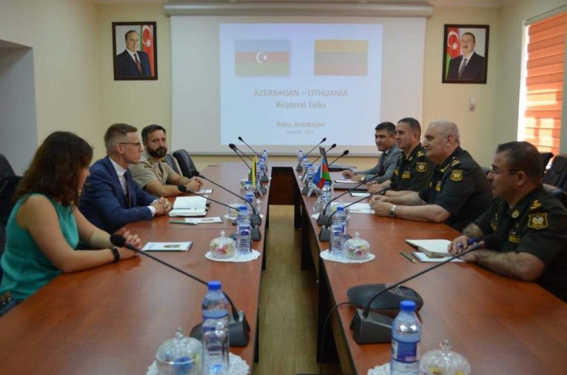 Su Azerbaidžano gynybos ministerijos atstovais diskutuota apie saugumo situaciją regione