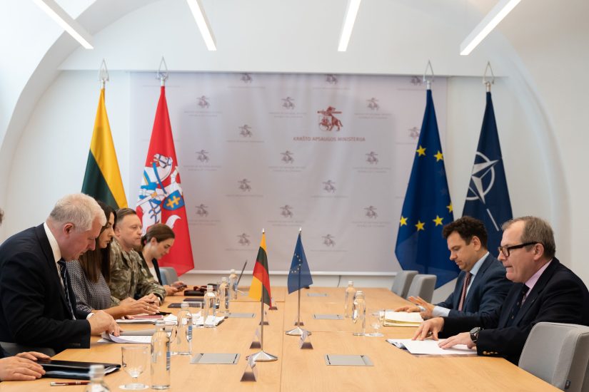 Su Europos gynybos agentūros vadovu aptarti Lietuvos gynybos politikos prioritetai