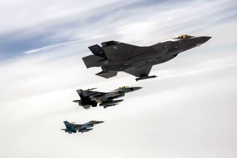 Virš Vilniaus – JAV naikintuvų F-35 skrydis