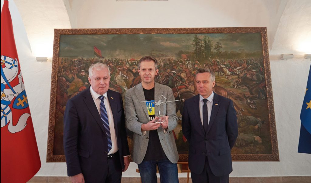 Pristatyti kovinio drono perdavimo Ukrainai planai, svarstoma galimybė nupirkti „Bayraktar“ sistemą ir Lietuvai