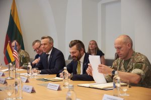  JAV patvirtino savo įsipareigojimą: Baltijos šalyse daugės amerikiečių karių