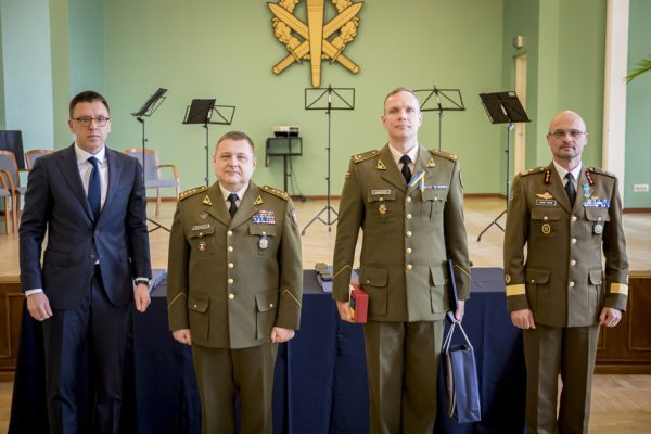  BALTDEFCOL diplomų įteikimų dieną į koledžo alumnų garbės lentą įrašytas viceministras Ž. Tomkus