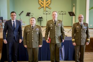  BALTDEFCOL diplomų įteikimų dieną į koledžo alumnų garbės lentą įrašytas viceministras Ž. Tomkus