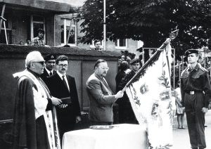 Krašto apsaugos mokyklos vėliavos įteikimas 1992 Lietuvos karo akademija pasitinka įkūrimo 30-metį
