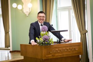  BALTDEFCOL diplomų įteikimų dieną į koledžo alumnų garbės lentą įrašytas viceministras Ž. Tomkus