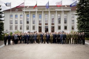  BALTDEFCOL diplomų įteikimų dieną į koledžo alumnų garbės lentą įrašytas viceministras Ž. Tomkus