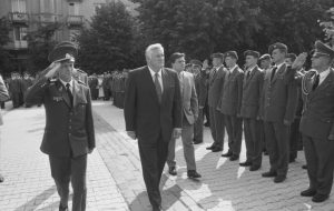 leitenanto laipsnio suteikimo ceremonija 1994 prie LRS Lietuvos karo akademija pasitinka įkūrimo 30-metį