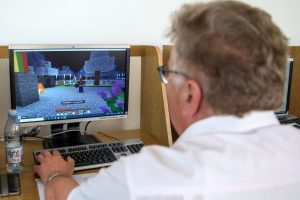  Pilietinės gynybos pamokos su „Minecraft“