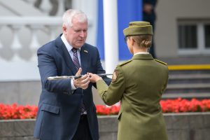  Pasiruošę ginti mūsų valstybę: Lietuvos karo akademijos kariūnams suteiktas pirmasis karininko laipsnis