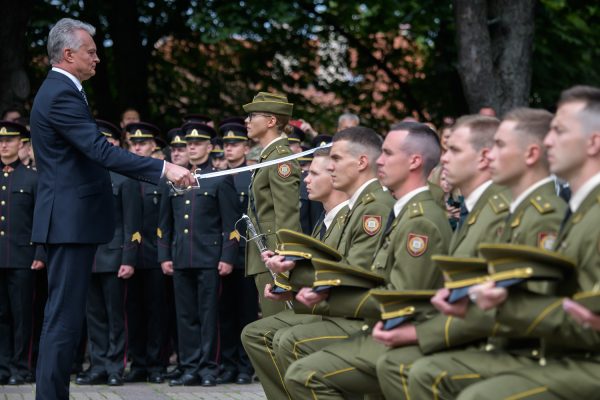  Pasiruošę ginti mūsų valstybę: Lietuvos karo akademijos kariūnams suteiktas pirmasis karininko laipsnis
