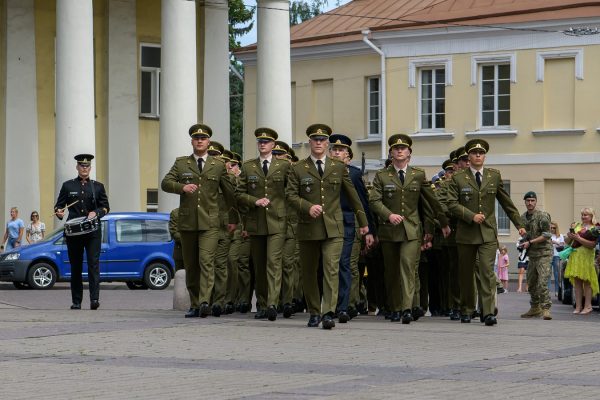  Kariūnų studijas Karo akademijoje vainikuos suteiktas pirmasis karininko laipsnis
