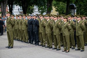  Kariūnų studijas Karo akademijoje vainikuos suteiktas pirmasis karininko laipsnis