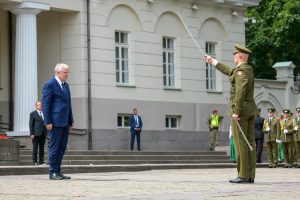 Kariūnų studijas Karo akademijoje vainikuos suteiktas pirmasis karininko laipsnis