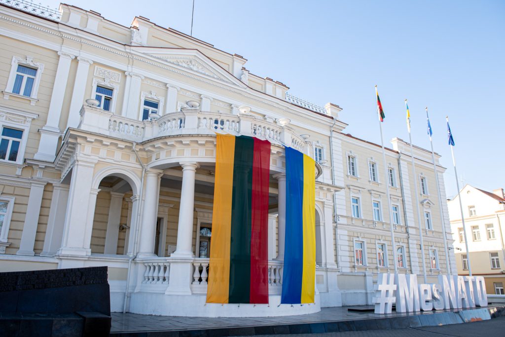 Ieškinys dėl lauko uniformos batų konkurso pripažintas nepagrįstu, GRA pasirašė sutartį su konkurso laimėtojais