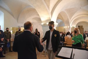  Apdovanoti mokinių rašinių konkurso „Mes esame NATO“ laureatai
