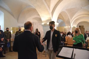  Apdovanoti mokinių rašinių konkurso „Mes esame NATO“ laureatai