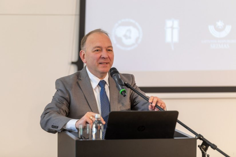 Minint Romo Kalantos pasiaukojimo jubiliejinius metus Pilietinio pasipriešinimo dienos išvakarėse surengta konferencija