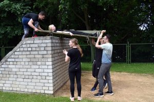  Kaune įvyko 10-osios vyresnių klasių mokinių pasirenkamojo kūno kultūros modulio „Krašto gynyba“ varžybos