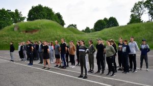 Kaune įvyko 10-osios vyresnių klasių mokinių pasirenkamojo kūno kultūros modulio „Krašto gynyba“ varžybos