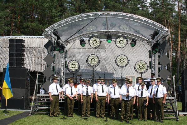  Dainavos apygardos partizanų vadų J. Vitkaus-Kazimieraičio ir A. Ramanausko-Vanago vadavietės atidarymo akimirkos