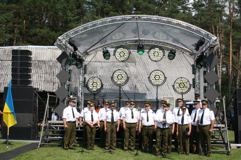  Dainavos apygardos partizanų vadų J. Vitkaus-Kazimieraičio ir A. Ramanausko-Vanago vadavietės atidarymo akimirkos