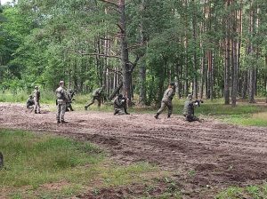  Tarptautinėje stovykloje „Žalgiris 2022“ jaunuoliai gilino karinių disciplinų žinias