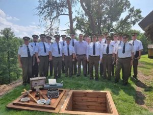  Dainavos apygardos partizanų vadų J. Vitkaus-Kazimieraičio ir A. Ramanausko-Vanago vadavietės atidarymo akimirkos